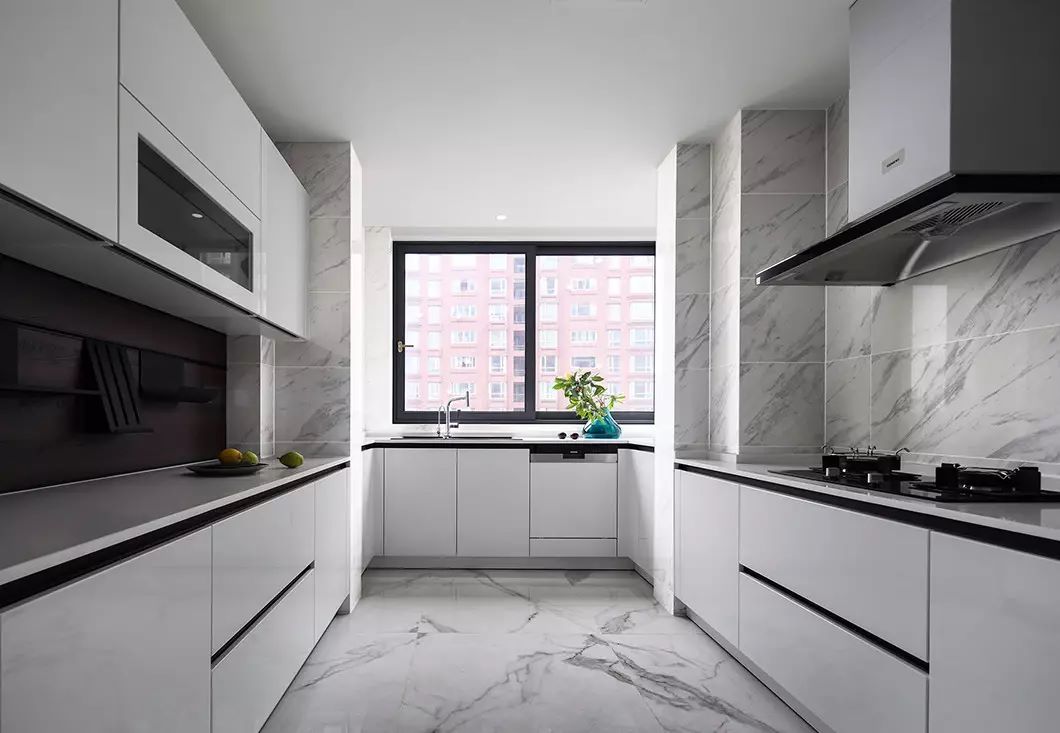 綠地國際金融城裝修,現代簡約黑白灰